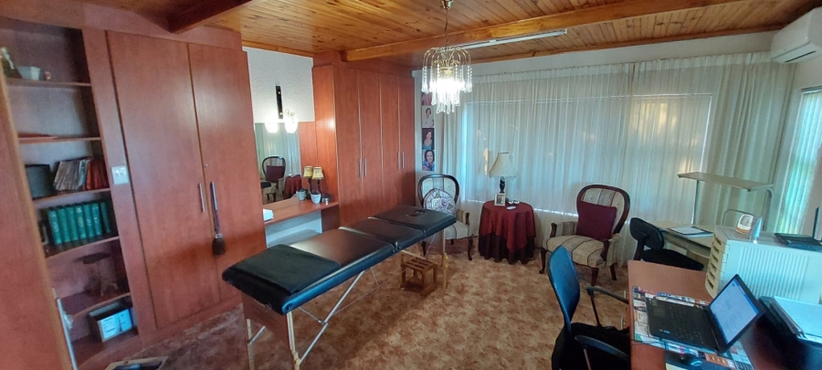 5 Bedroom Property for Sale in Wavecrest Eastern Cape